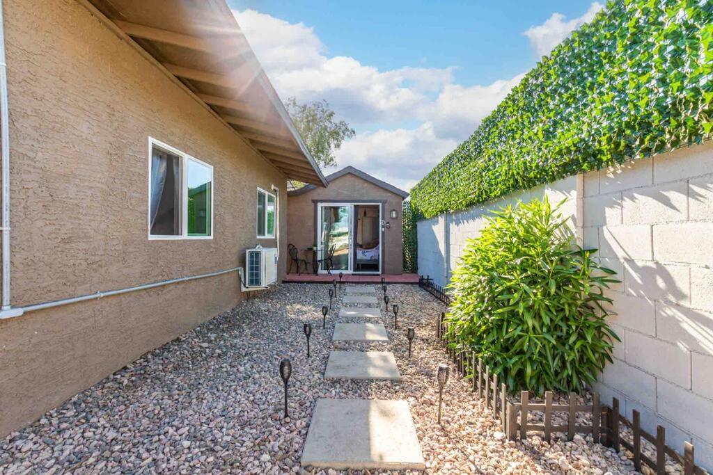 Your Tiny Downtown Home With Backyard Unit D Phoenix Bagian luar foto